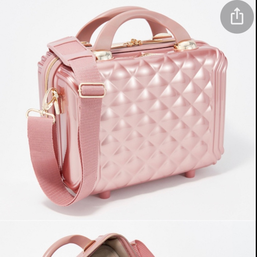 Triforce Avignon Travel Beauty Case